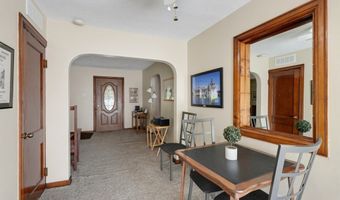 2755 Springfield Lake Dr, Akron, OH 44312
