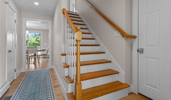 8 Woodsia Rd, Narragansett, RI 02874