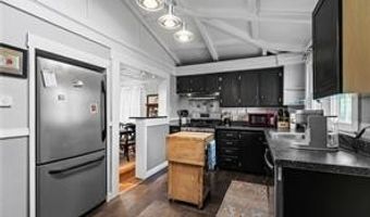 14 Dearborn St, Newport, RI 02840