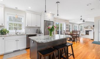 101 Austin Meadows Ln, North Kingstown, RI 02852