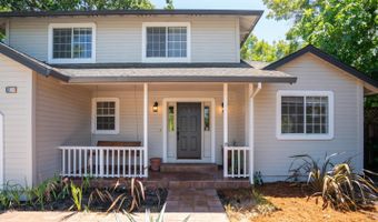 2318 S Hampton Cir, Santa Rosa, CA 95401