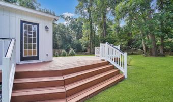 24 Chesterfield Lake Dr, Beaufort, SC 29906