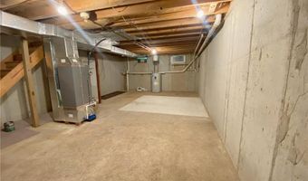 515 Ponds Edge Ln, Allentown, PA 18104