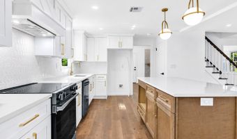 5 Butternut Dr, Bloomfield, CT 06002