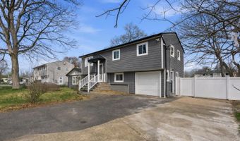 41 Madison Ave, Amityville, NY 11701