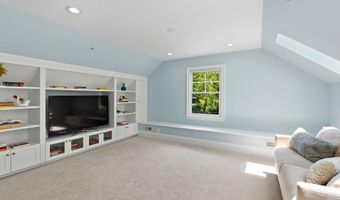 7032 WILSON Ln, Bethesda, MD 20817