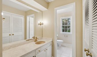 4893 35TH Rd N, Arlington, VA 22207