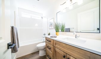 12252 Meadowlawn Dr, Oregon City, OR 97045