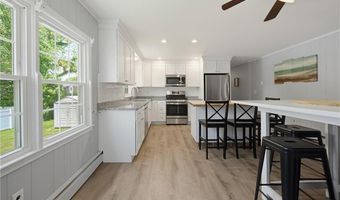 34 Foxhill Ave, Bristol, RI 02809