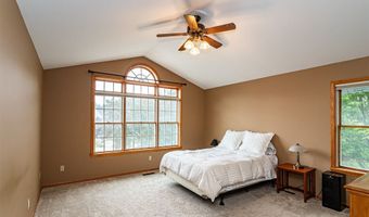 806 Vermont Cir, Ames, IA 50014