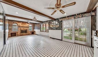 8 Countryside Ct, Amherst, NY 14221