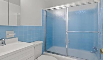 33 CANTERBURY Sq 302, Alexandria, VA 22304