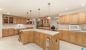 412 E Meadowlark Cir, Brandon, SD 57005