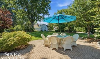 206 Edgewater Dr, Algonac, MI 48001