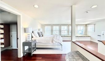44 Tuckerman Ave, Middletown, RI 02842