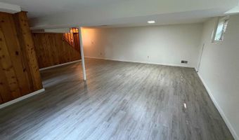 9702 SINGLETON Dr, Bethesda, MD 20817