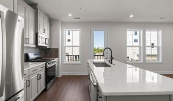 43294 FARRINGDON Sq, Broadlands, VA 20148