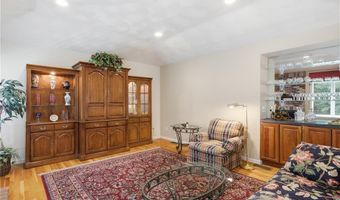 7 Foxwood Dr, Lincoln, RI 02865