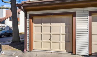 6017- F CURTIER Dr F, Alexandria, VA 22310