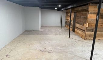 204 7TH St W, Andalusia, IL 61232