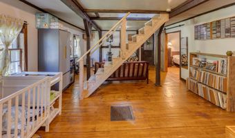28 Miles Rd, Benton, NH 03785