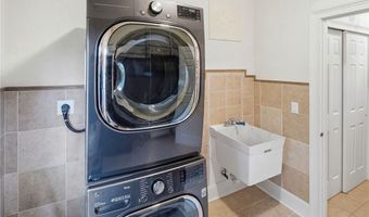 10 Lovegreen Ln, East Greenwich, RI 02818