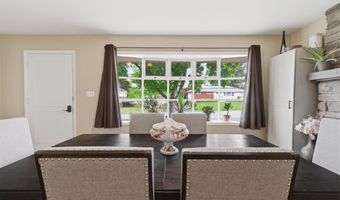 11 James Dr, Albany, NY 12211
