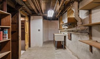 20 Drowne Pkwy, East Providence, RI 02916