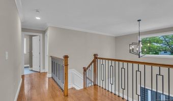55 Maiden Ln, Bergenfield, NJ 07621