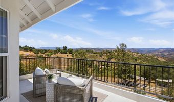 1094 Hillcrest View Ln, Fallbrook, CA 92028