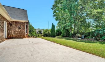 711 Waxwing Ct, Boiling Springs, SC 29316