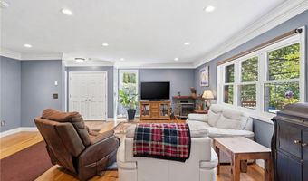 193 Lake Washington Dr, Glocester, RI 02814