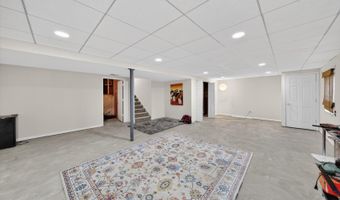 4001 Whitehall Ln, Algonquin, IL 60102