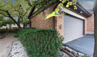 718 Sandy Summit Dr, Ballwin, MO 63021