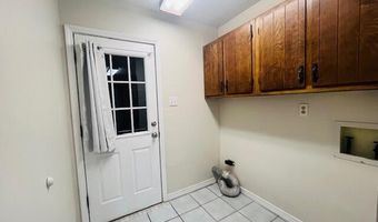 1223 King Henry Dr, Ocean Springs, MS 39564