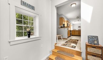 21 Bowling Green Ln, Belfast, ME 04915