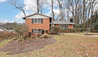 6815 MAPLECREST Dr, Annandale, VA 22003