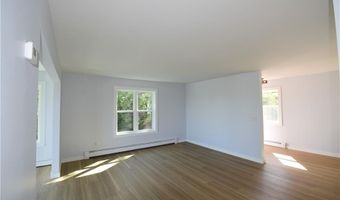 32 J H Dwyer Dr, Middletown, RI 02842