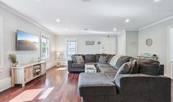 77 Drift Rd, Belford, NJ 07718