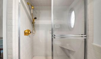 523 Lathrop Ave, Algonac, MI 48001