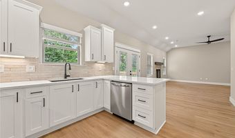 3 Newent Ln, Bella Vista, AR 72714