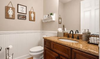 71 Compton St, Belford, NJ 07718
