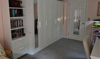77 Fairfield Dr, North Kingstown, RI 02852