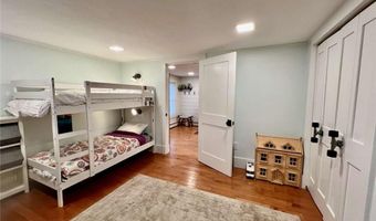 54 Isabelle Dr, Narragansett, RI 02882