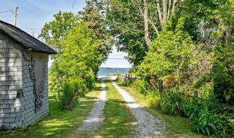 37 Wheeler Dr, Alburgh, VT 05440