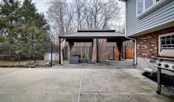 10 Woodland Rd, Ashland, MA 01721