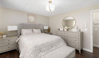 54 Salem Ave, Cranston, RI 02920