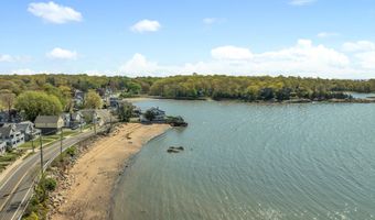 58 Grove St Ext, Branford, CT 06405