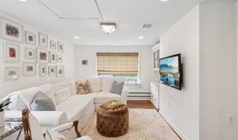 135 Ivy Hill Dr, Aberdeen, NJ 07747