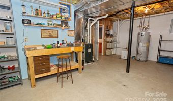 6 Oak Grove Rd, Arden, NC 28704